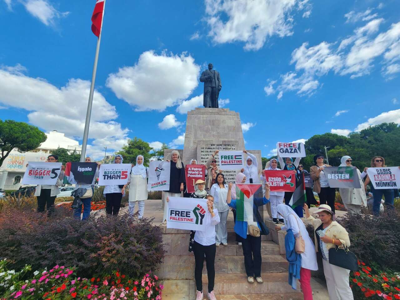 Muğla’da AK Partili Kadınlardan “Beyaz Kıyafetlerle” Sessiz Çığlık Eylemi 6